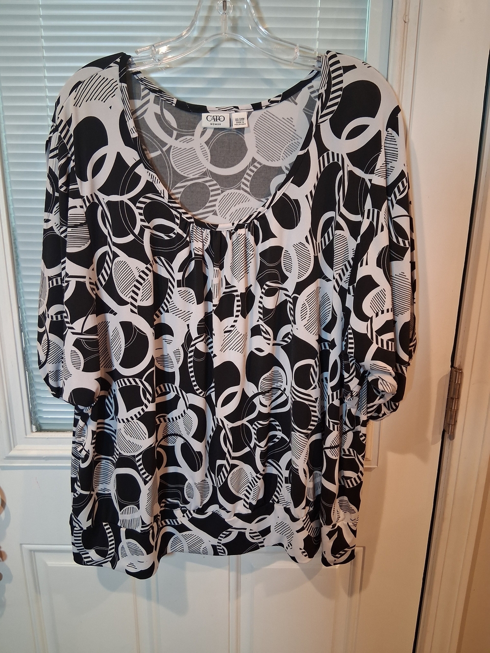 sku346 Cato Black & White Scoop Neck Geometric Print Blouse